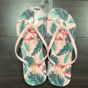 Old navy size 7 flip flops